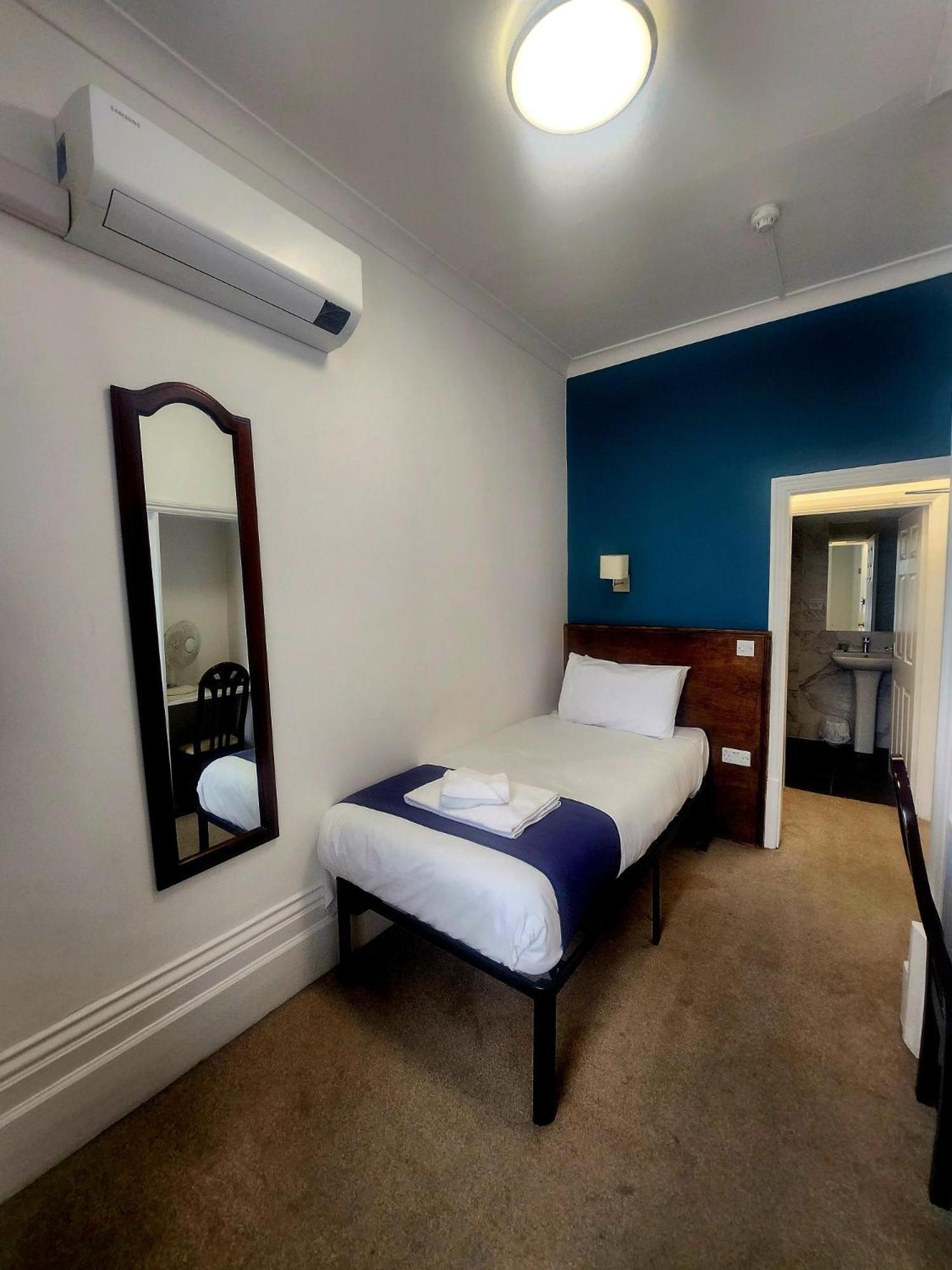Keppels Head Hotel Portsmouth Buitenkant foto