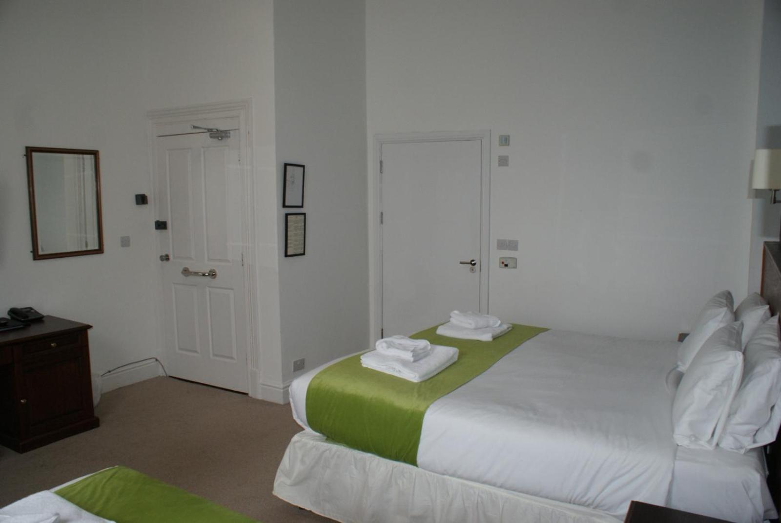 Keppels Head Hotel Portsmouth Buitenkant foto